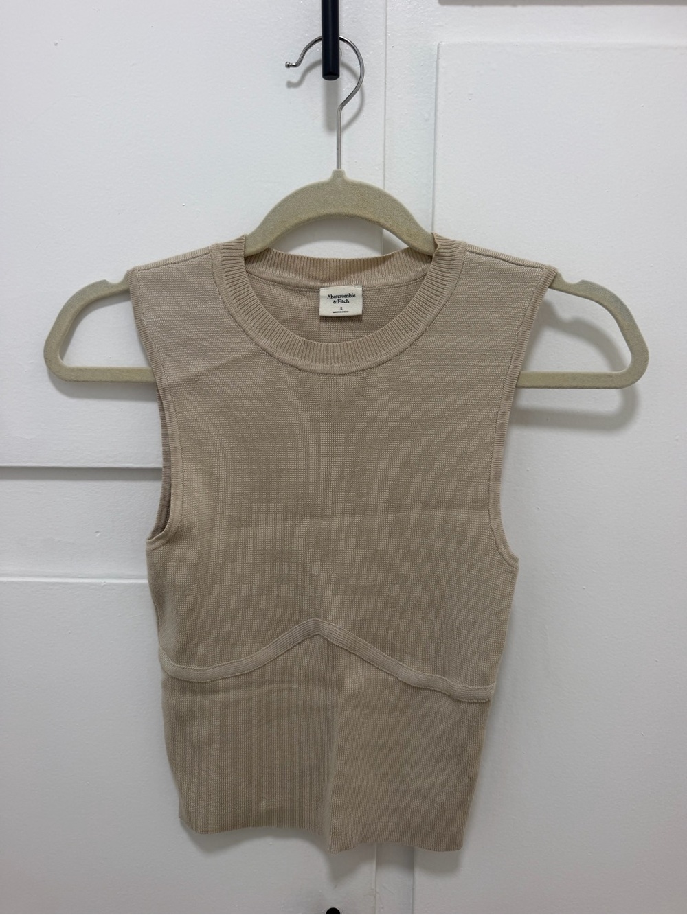 ABERCROMBIE & FITCH Sleeveless Knit Top in Beige